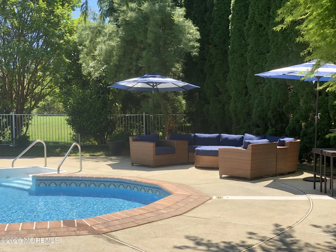 Photo of 48 Lakeside Avenue