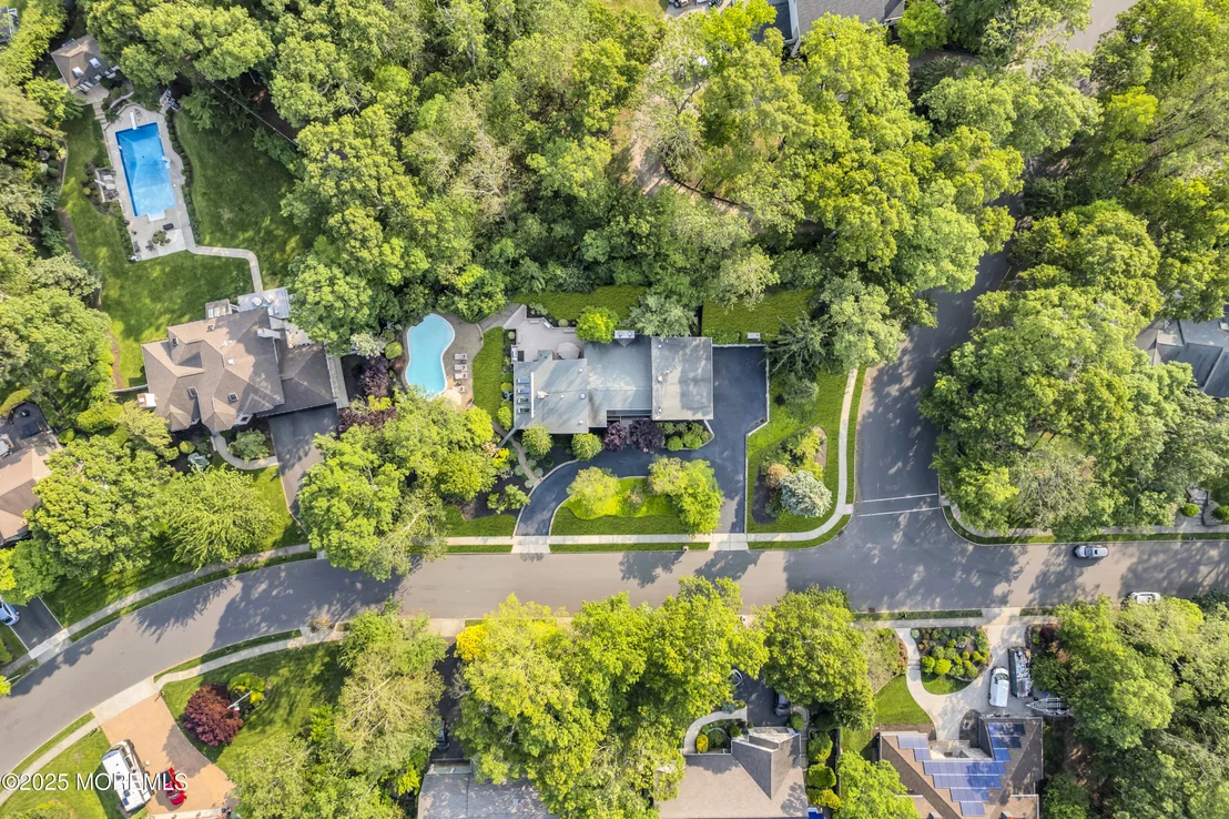 Photo of 635 Winding River Road