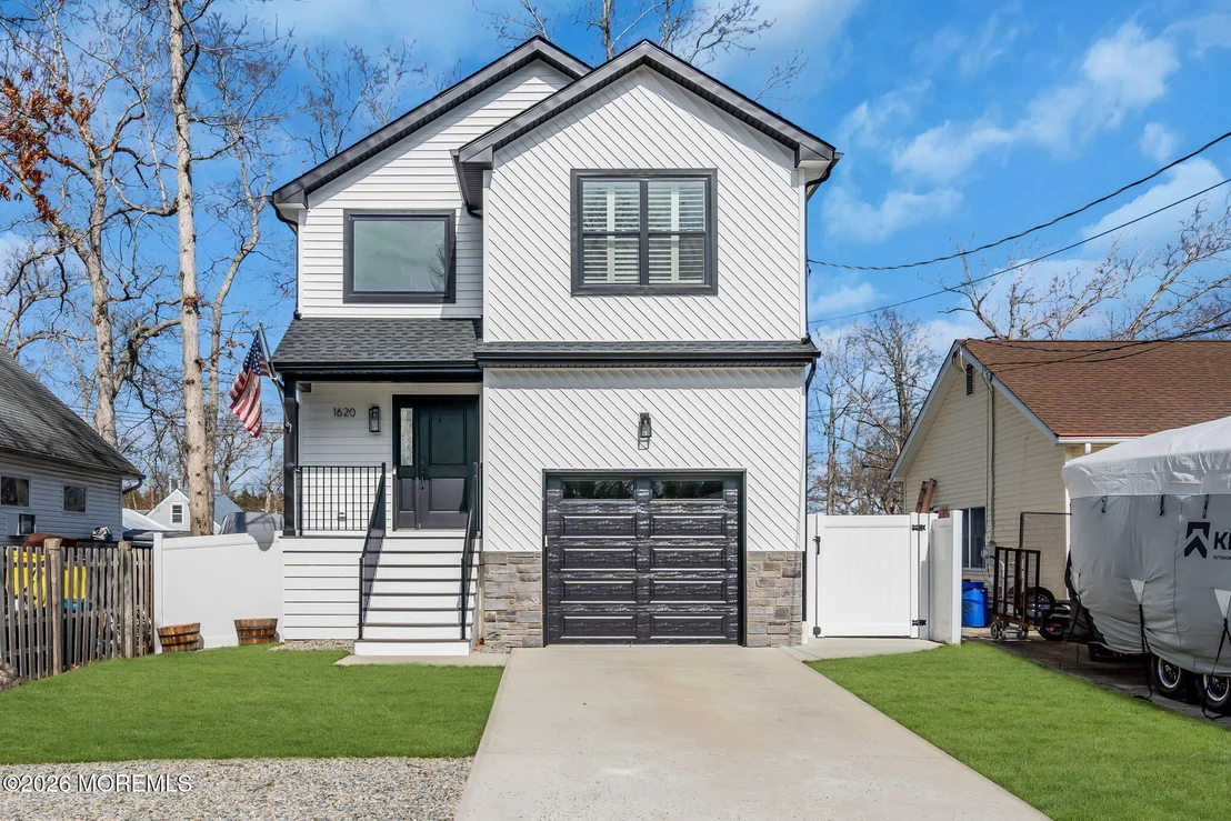 Photo of 1620 Ewart Road