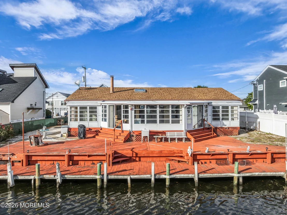 Photo of 1007 Laurel Boulevard