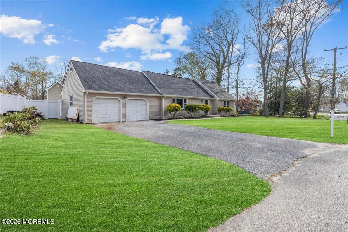 Photo of 353 Constitution Drive