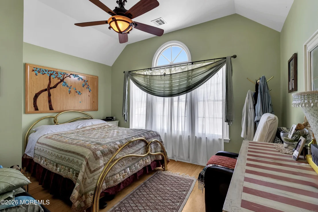 Photo of 46 W Rutherford Lane