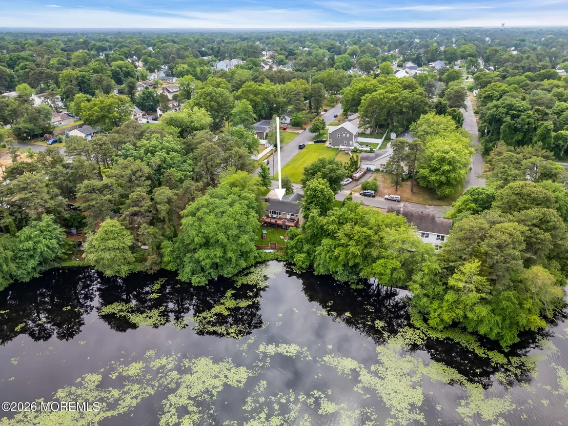 Photo of 1600 Parkview Boulevard