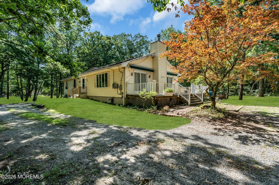 Photo of 571 Whitecomb Avenue