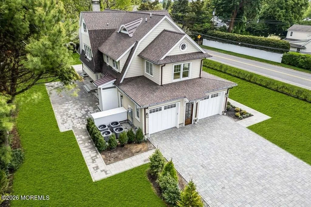 Photo of 907 Riverview Drive