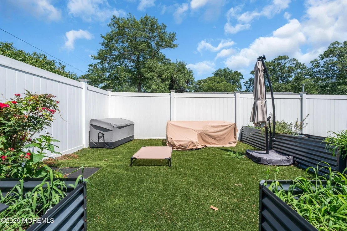 Photo of 323 Shepard Avenue