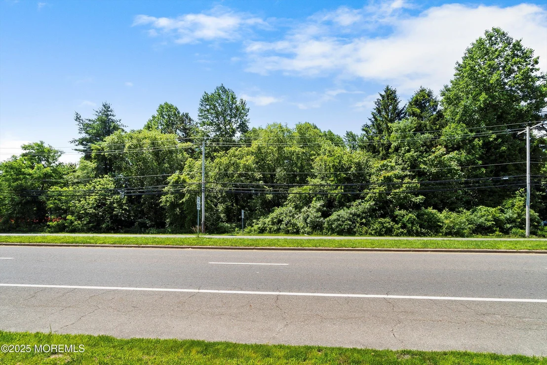 Photo of 185 N County Line Road