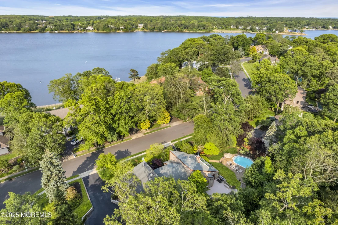 Photo of 635 Winding River Road