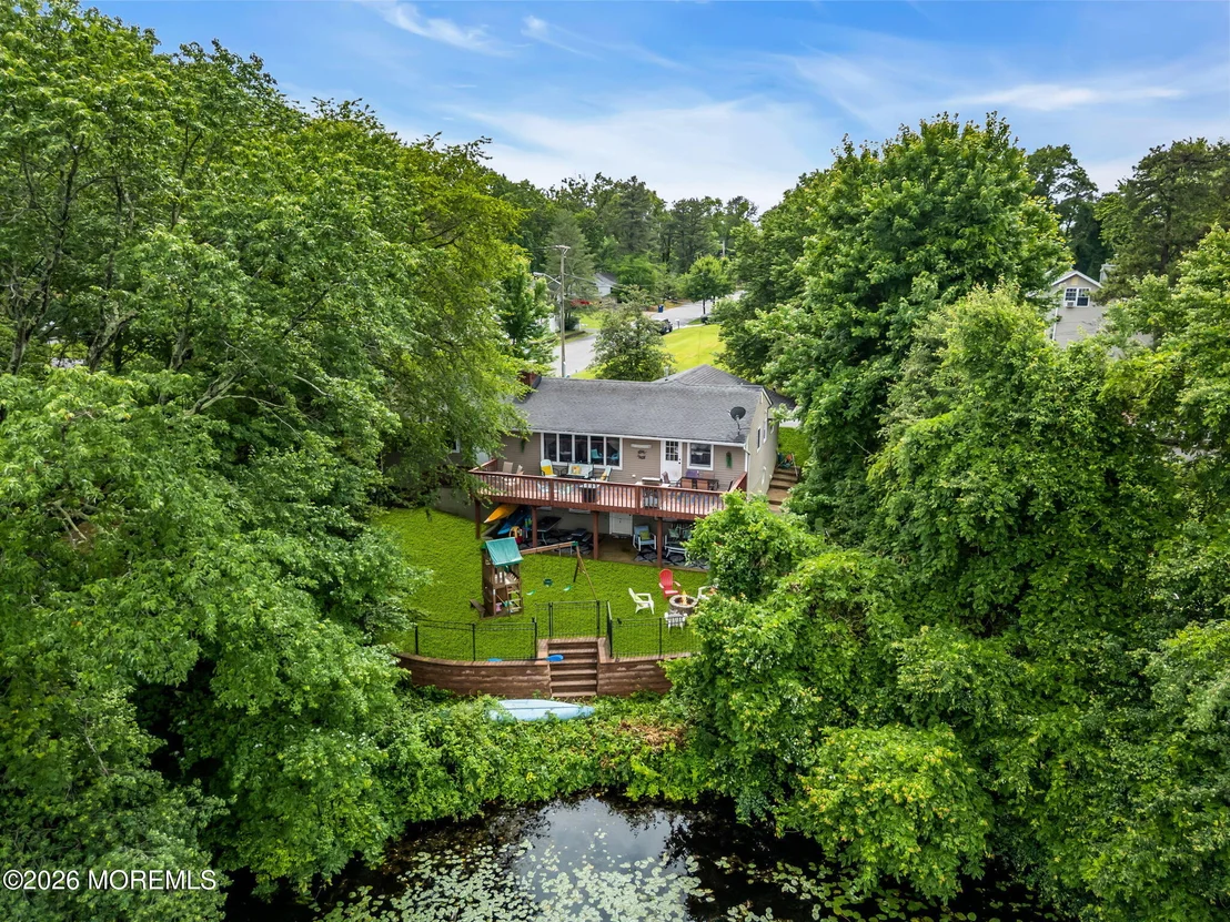 Photo of 1600 Parkview Boulevard