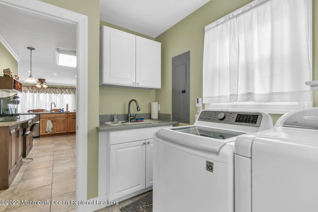 Photo of 306 Perrine Boulevard