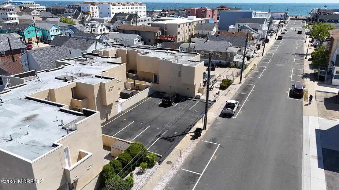 Photo of Unit 5 at 1102 Boulevard