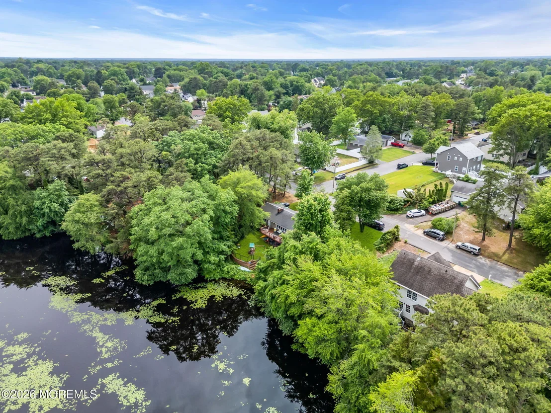 Photo of 1600 Parkview Boulevard