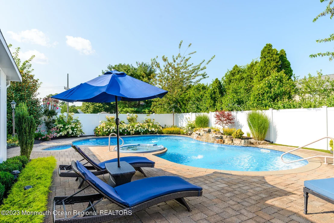 Photo of 74 Oak Knoll Drive