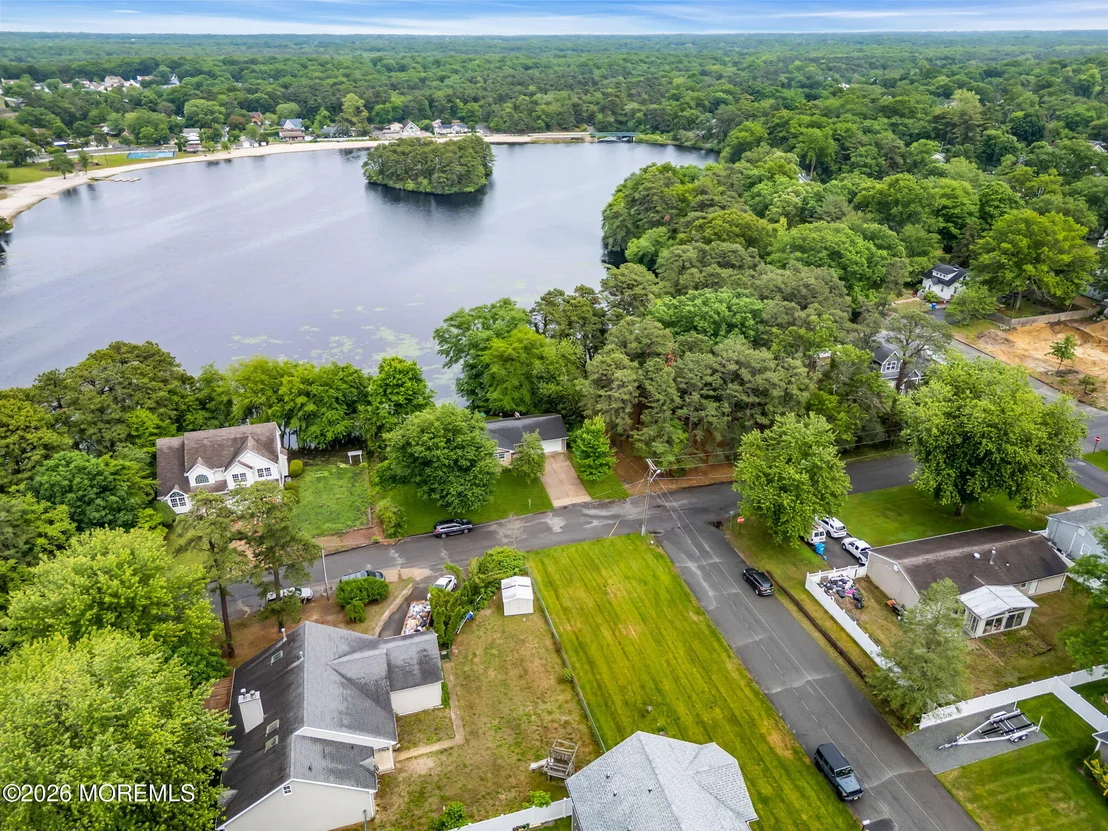 Photo of 1600 Parkview Boulevard