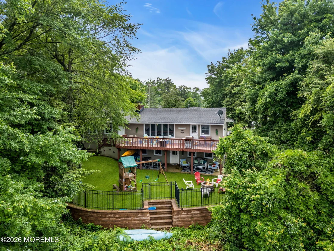 Photo of 1600 Parkview Boulevard