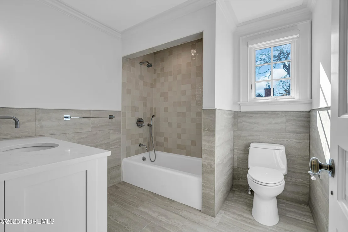 Photo of 327 South Boulevard