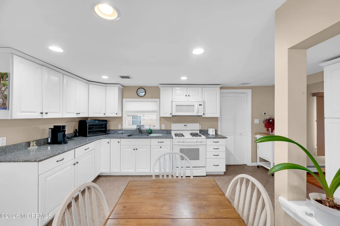Photo of 202 5th Avenue