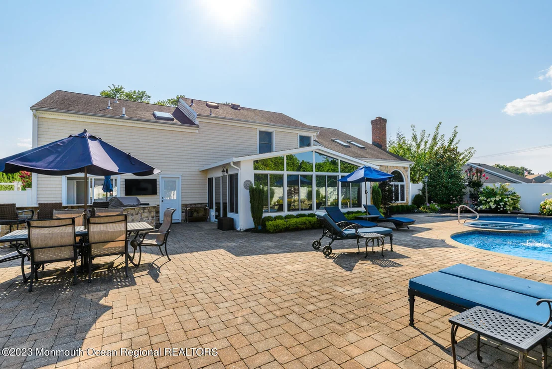 Photo of 74 Oak Knoll Drive