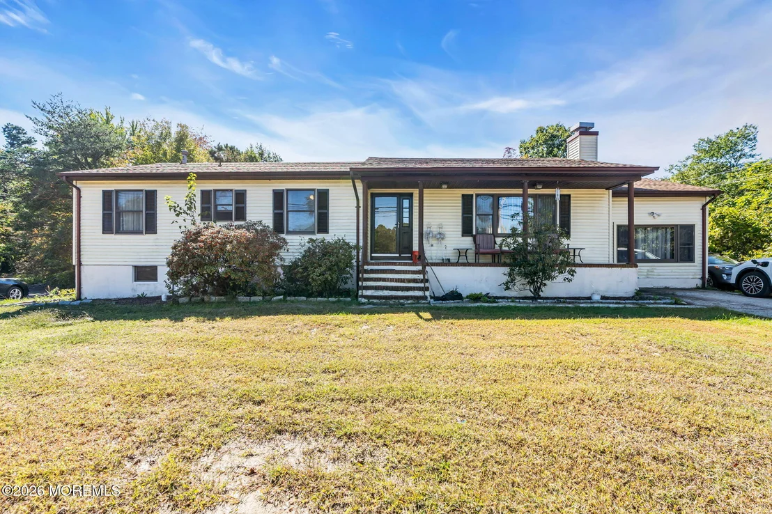 Photo of 303 W Commodore Boulevard