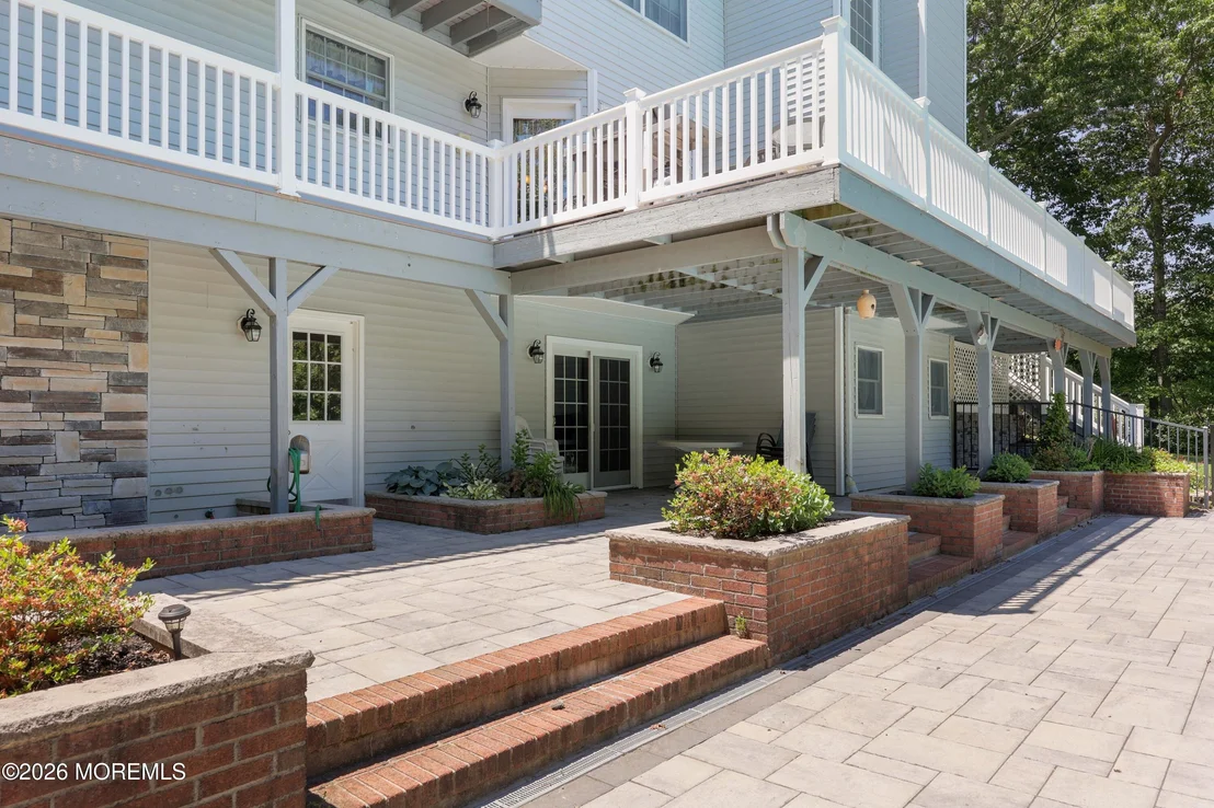 Photo of 1908 Shadowbrook Drive