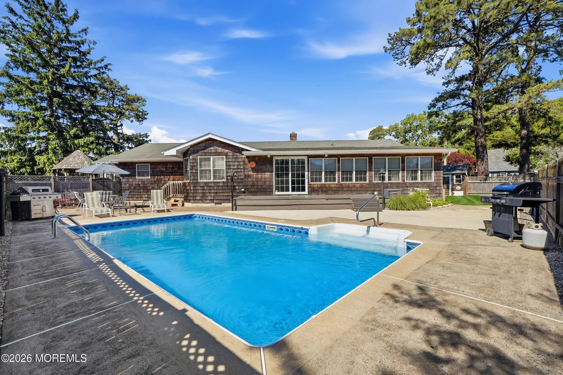 Photo of 481 Admiral Road