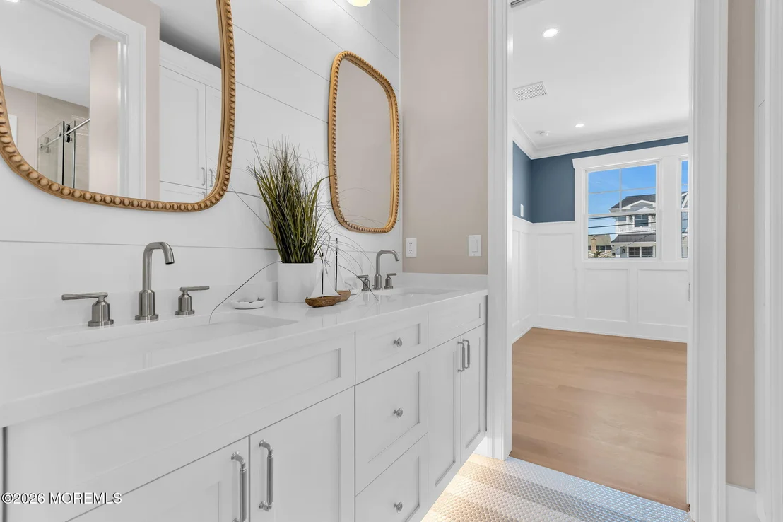 Photo of 153 Pershing Boulevard