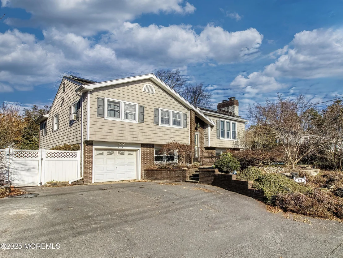 Photo of 721 Flagge Road