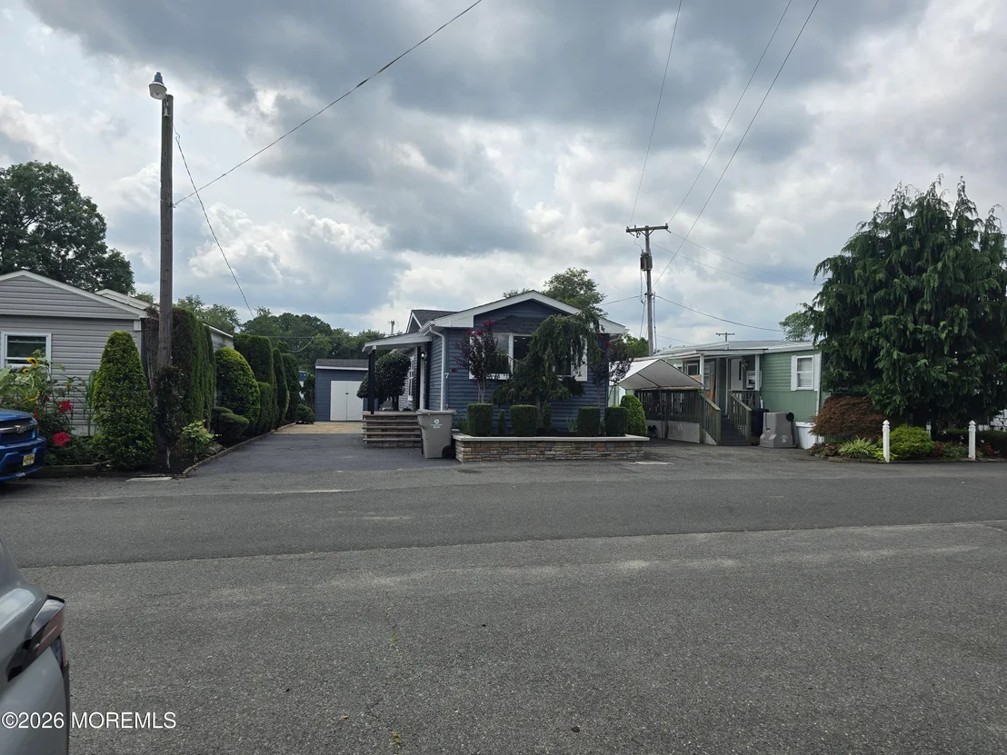Photo of 7 Shady Lake Circle