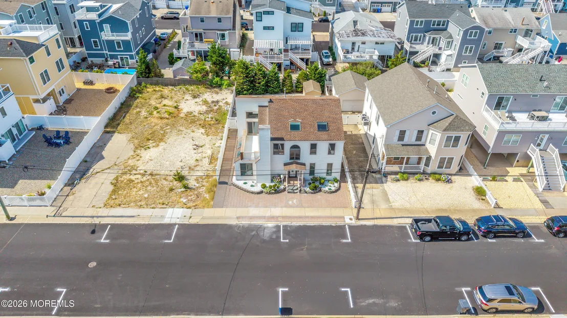 Photo of 3 7th Avenue