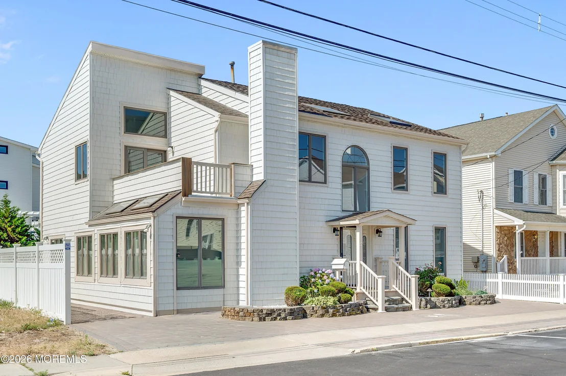 Photo of 3 7th Avenue