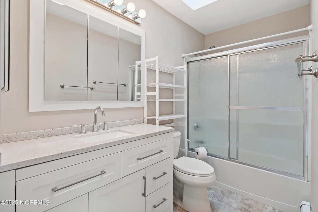 Photo of 1161 Laurel Boulevard