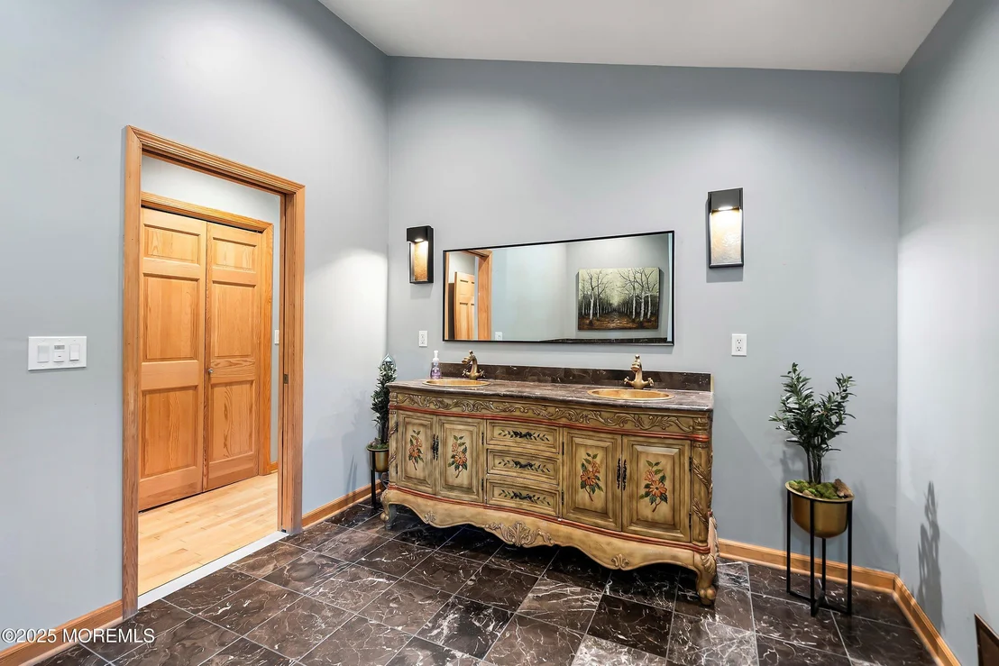 Photo of 657 Rodrigues Lane