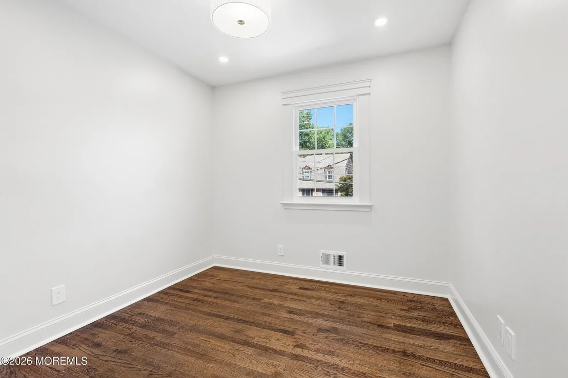 Photo of 208 N Riverside Drive