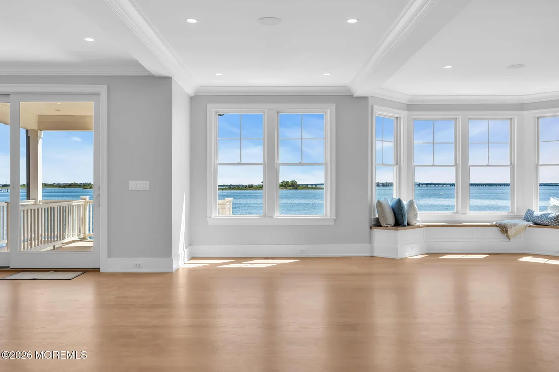 Photo of 153 Pershing Boulevard