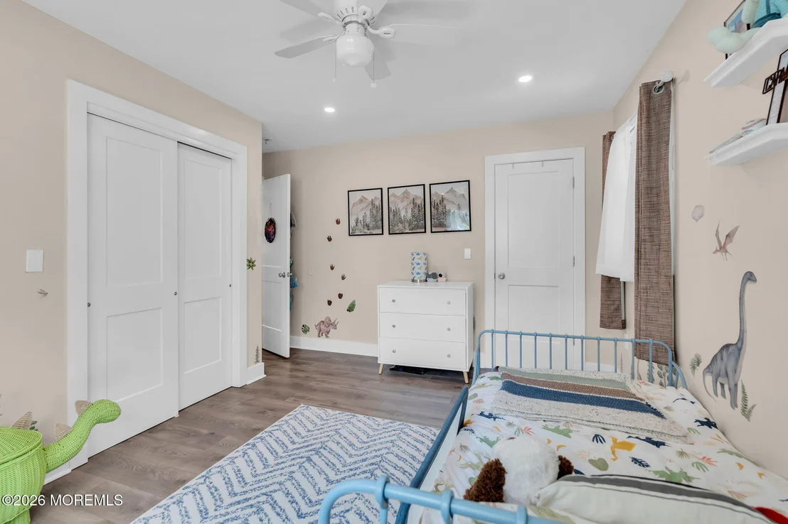Photo of 1600 Parkview Boulevard
