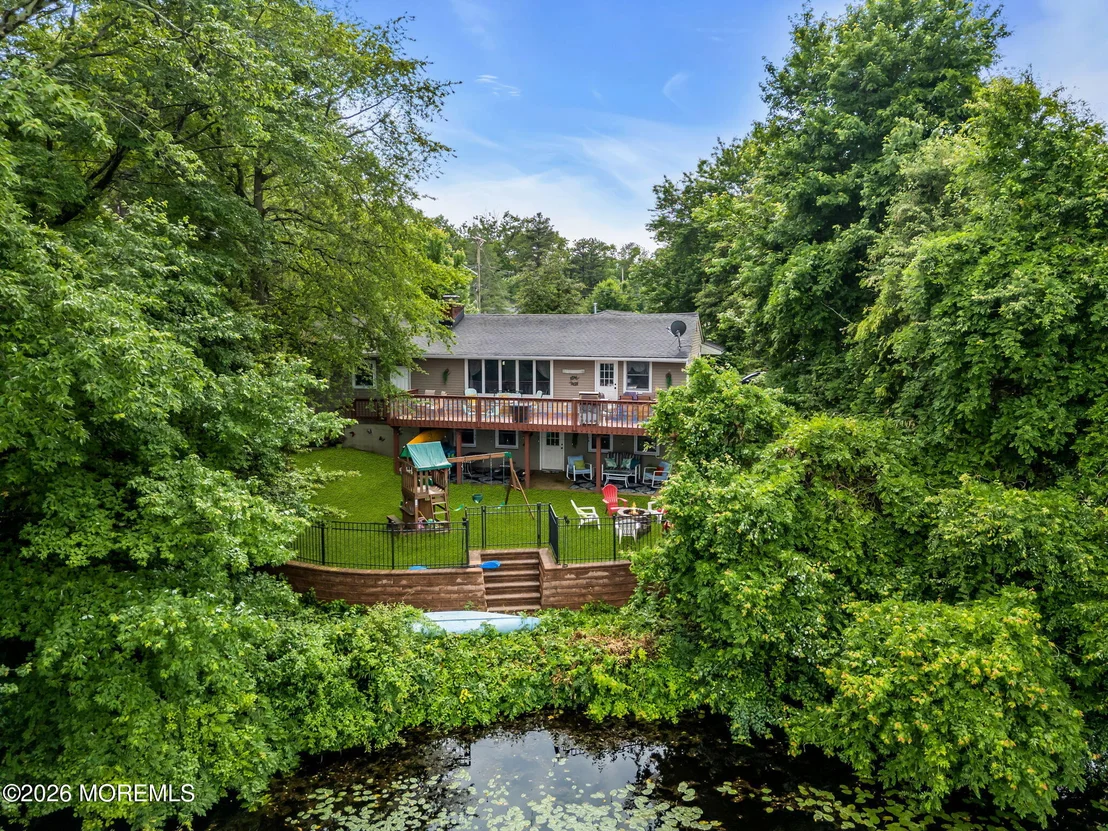 Photo of 1600 Parkview Boulevard