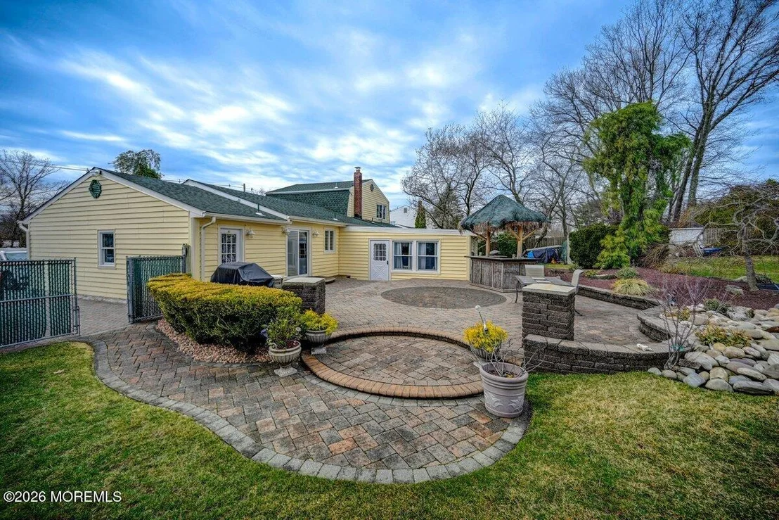 Photo of 6 Meadowbrook Drive