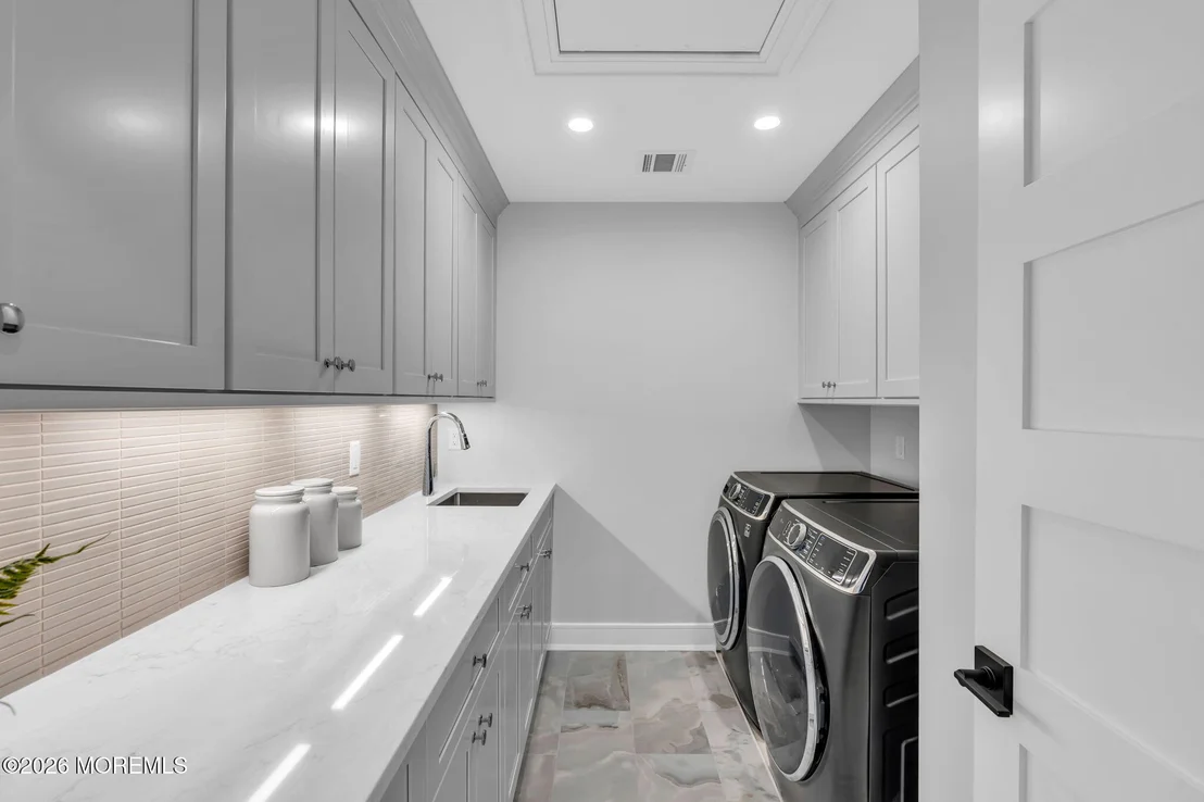 Photo of 151 Pershing Boulevard