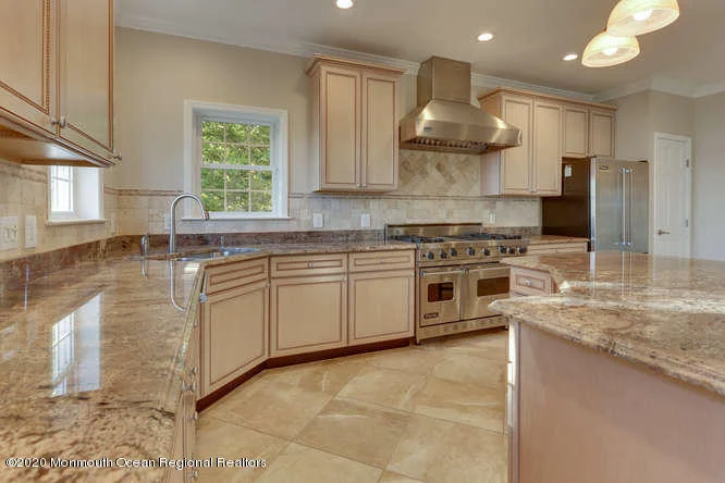Photo of 2567 River Road