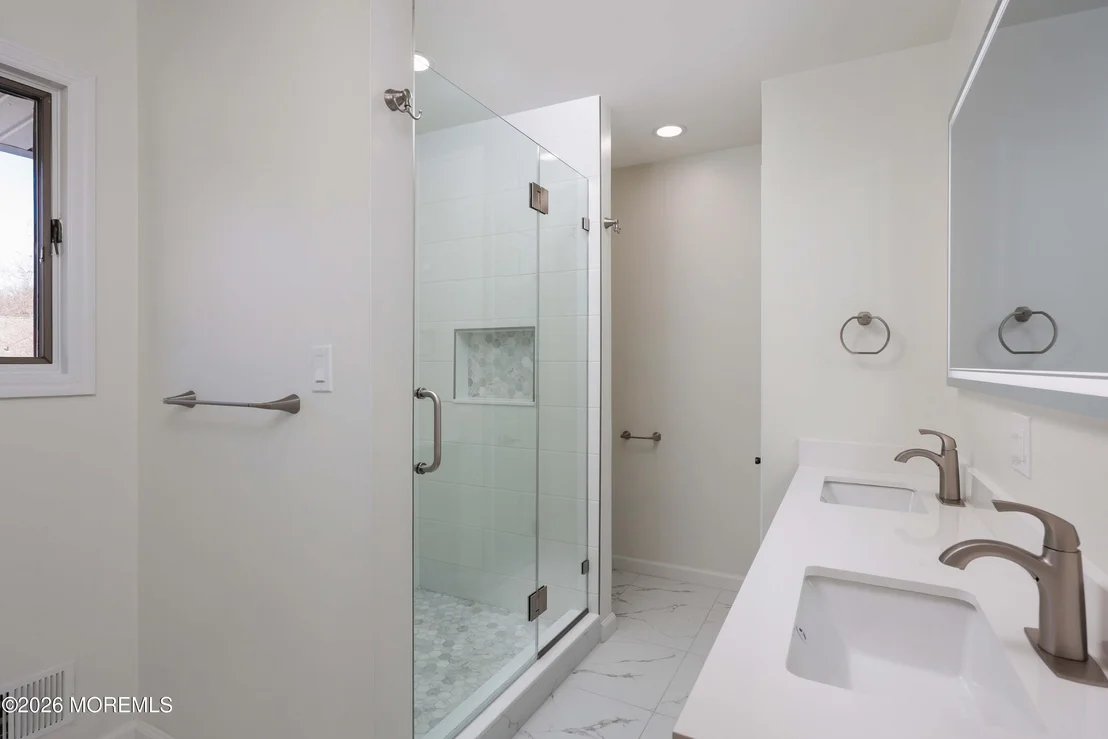 Photo of 463 Cottrell Road