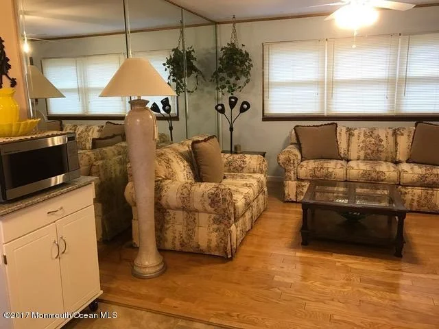 Photo of 450 Applegate Avenue