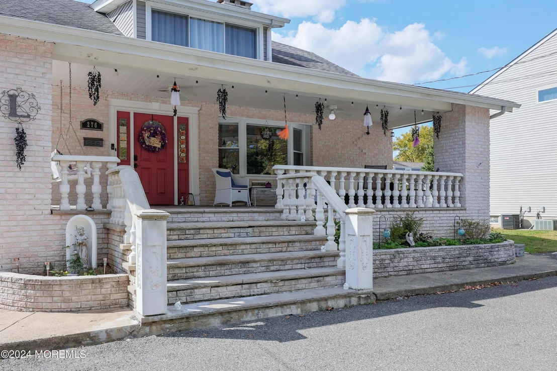 Photo of 276 Main Street