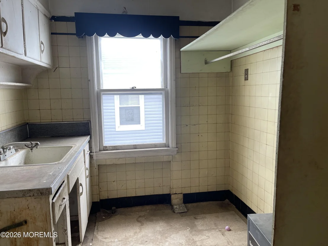 Photo of 12 Broadway