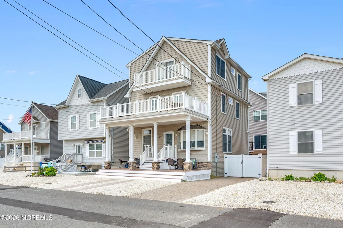 Photo of 222 3rd Avenue