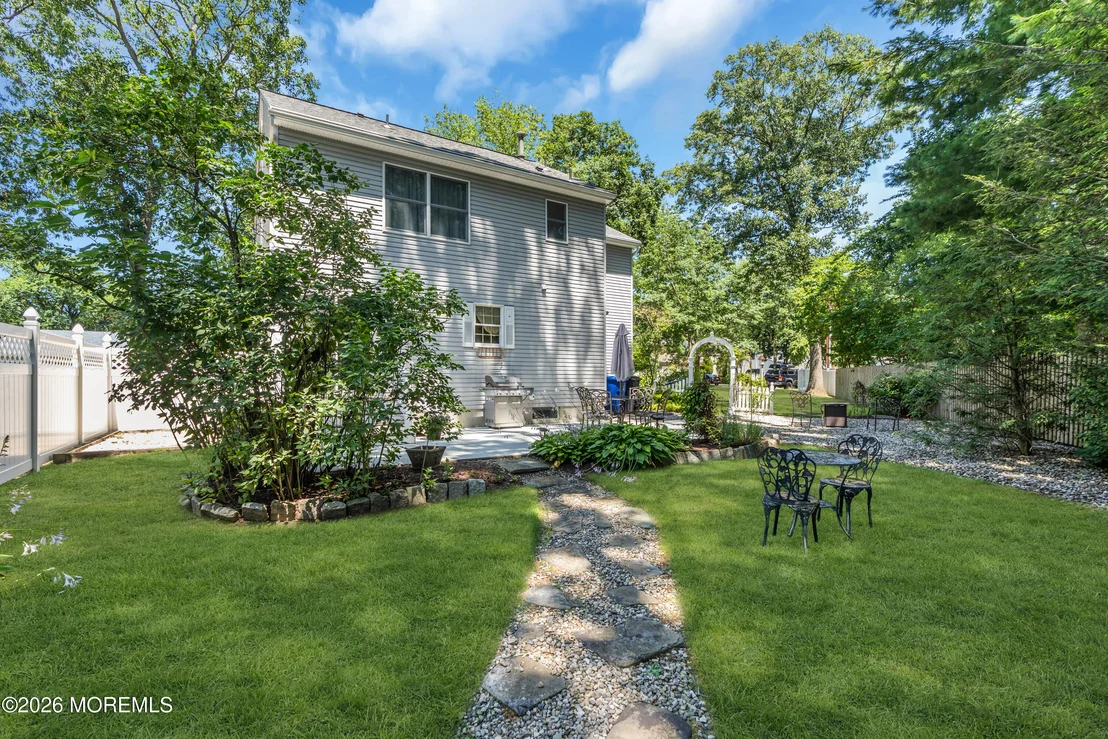 Photo of 901 Roundtree Drive