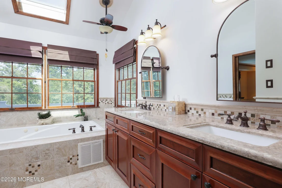 Photo of 1908 Shadowbrook Drive
