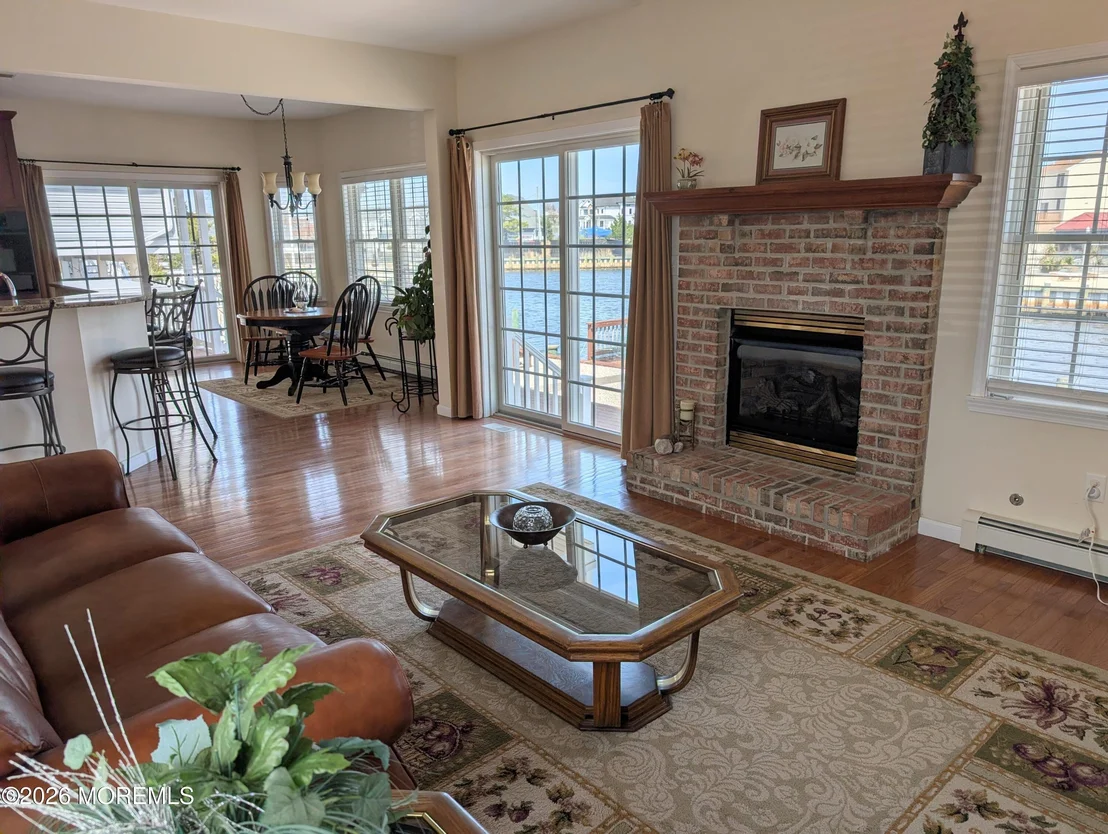 Photo of 232 Montclair Road S