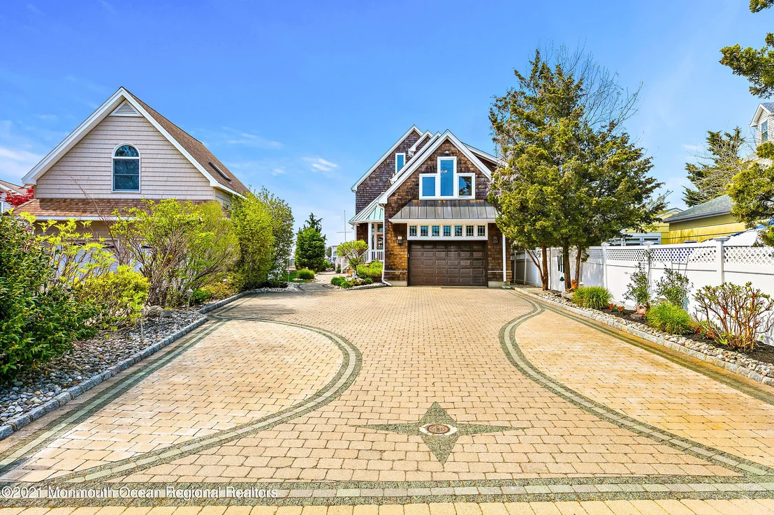 Photo of 770 North Drive