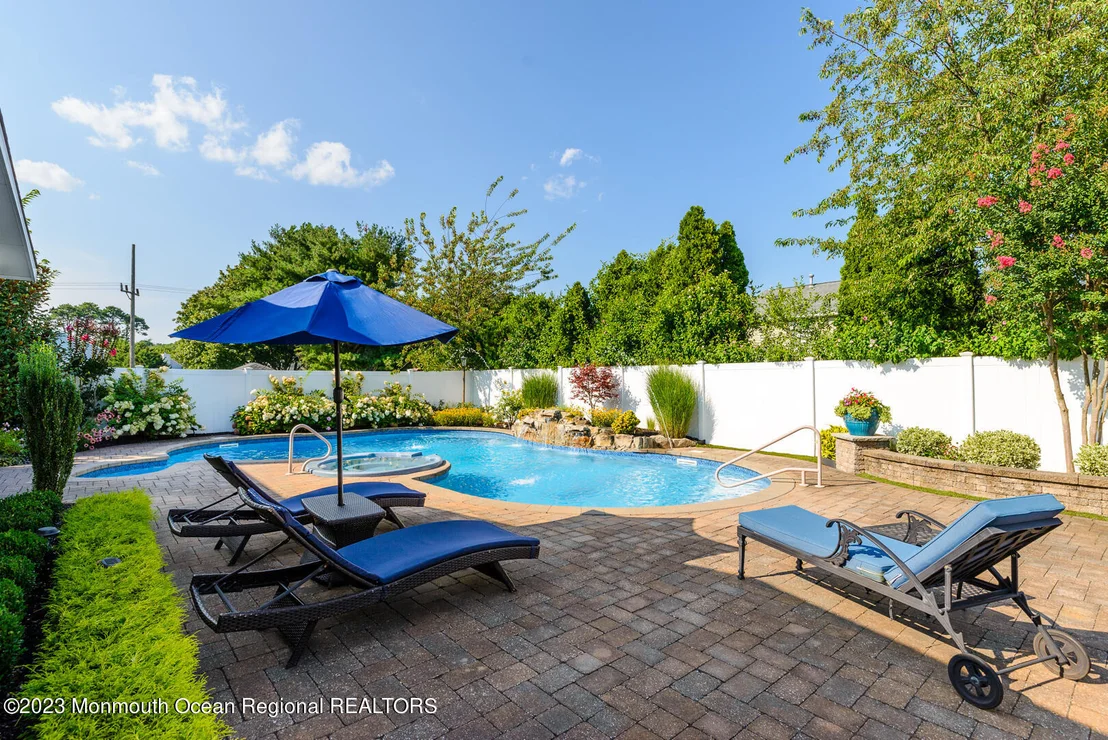 Photo of 74 Oak Knoll Drive