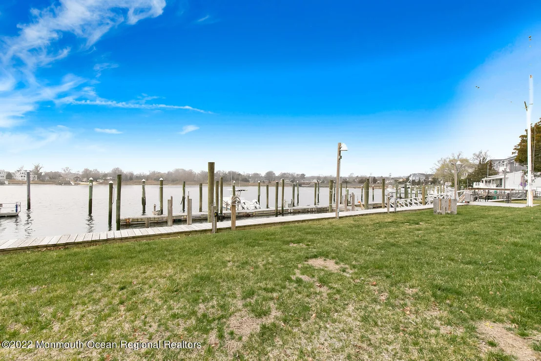 Photo of 306 Perrine Boulevard